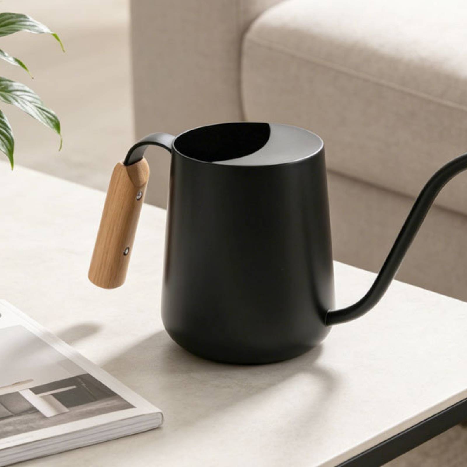 Лейка-гусеница минималистичная – обзор и цена Watering Can